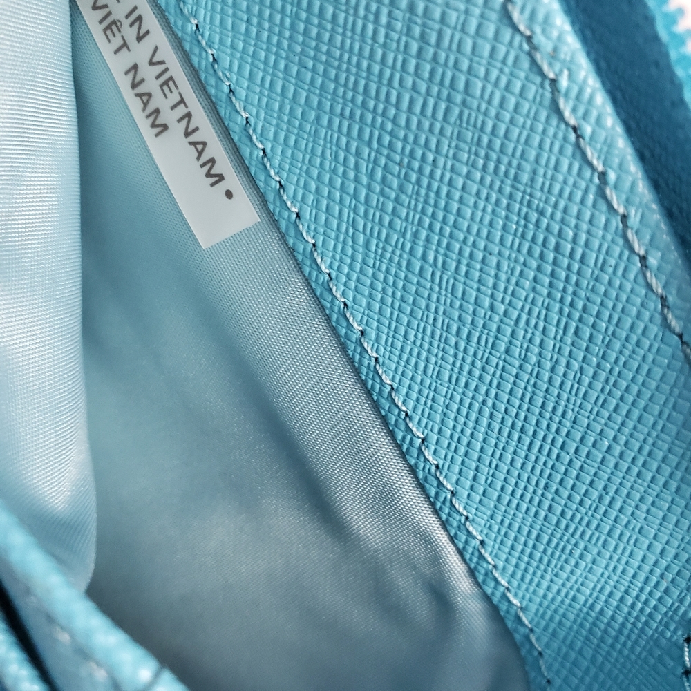 COACH small leather wristlet . - Picture 6 of 14